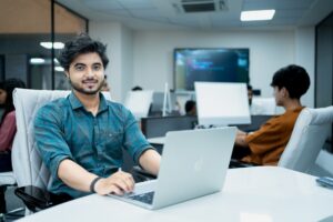 What is machine learning and its three types, explained from AI training at Parul University.